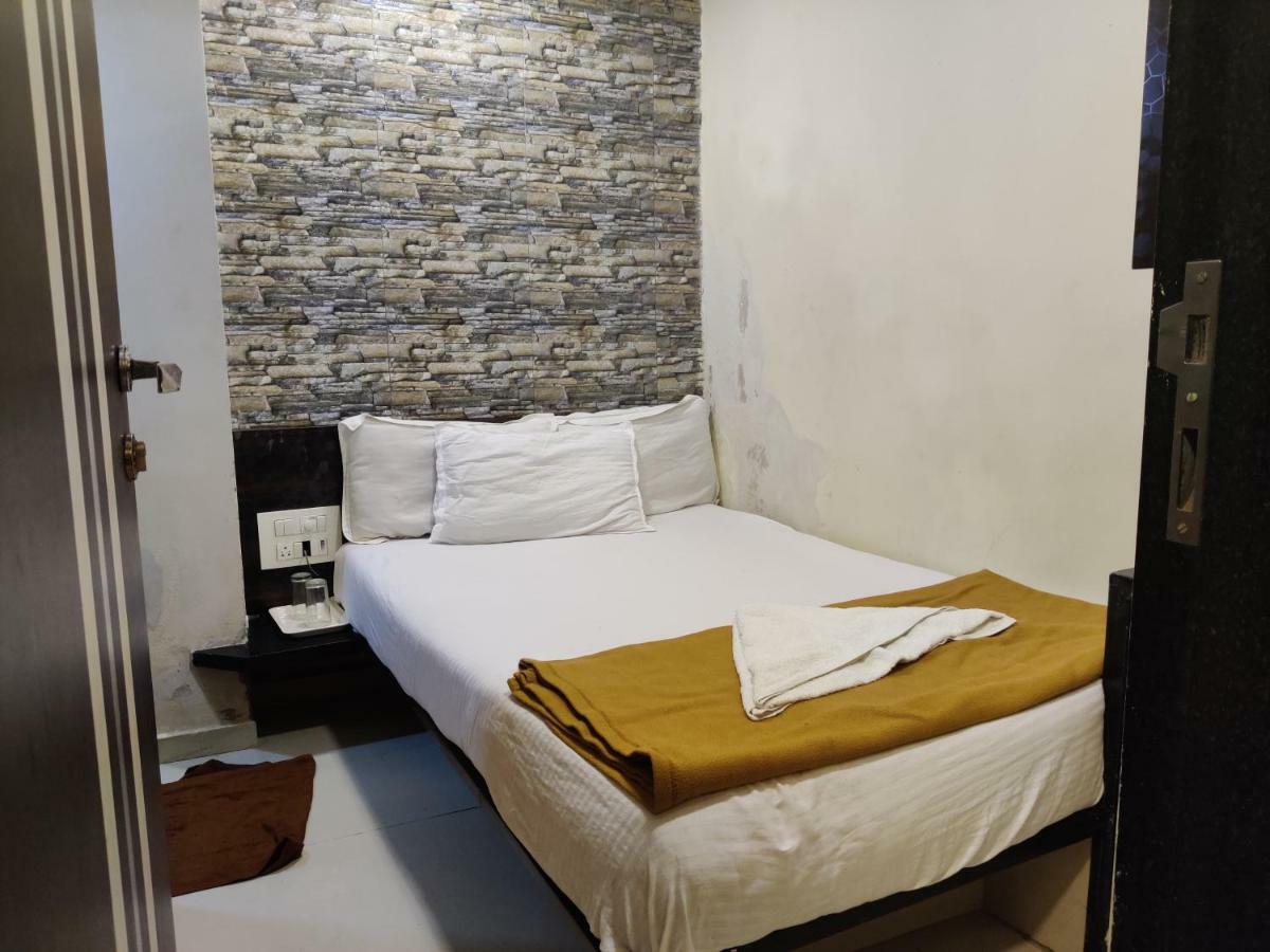 Hotel O Golden Sagar Мумбаи Экстерьер фото